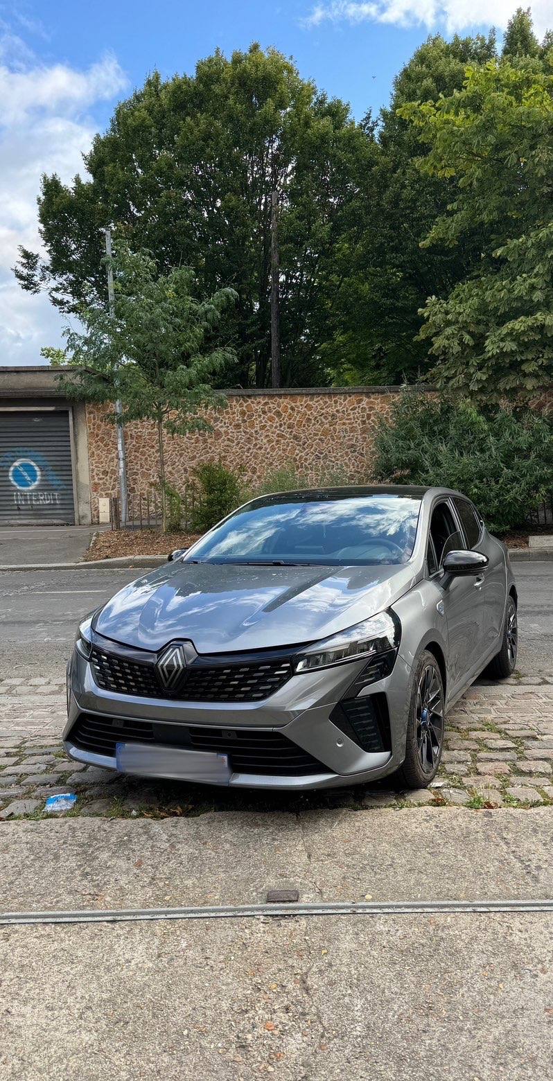 La Clio 5 Alpine grise proposée à la location